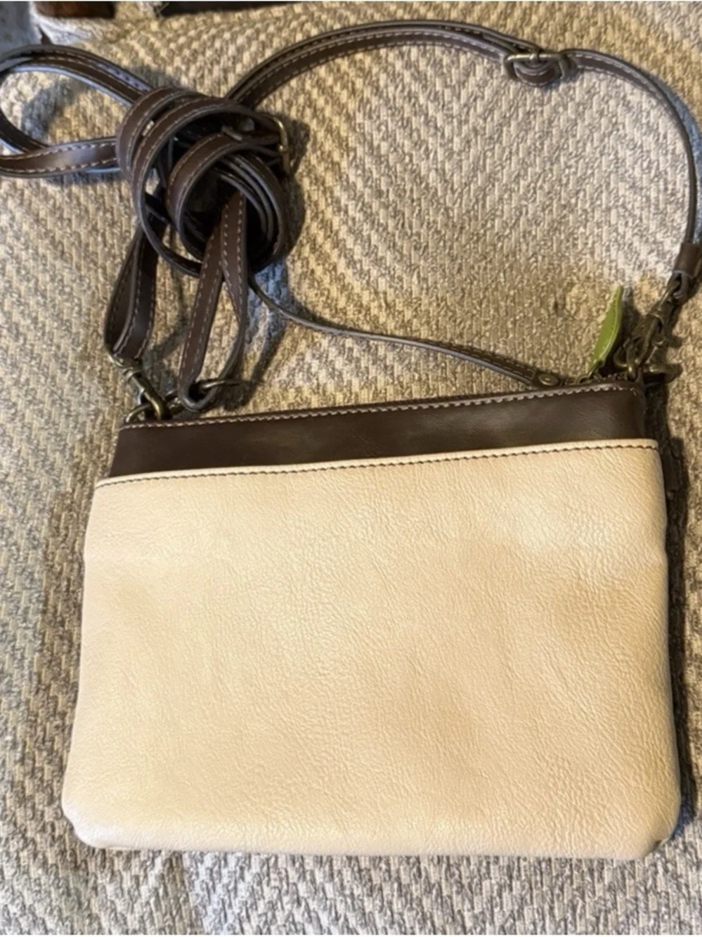 Chala Cream Crossbody w/ Colorful Hummingbird Applique & Dark Brown Trim (NWOT)